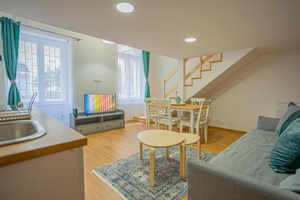 Boutique Apartment In Akacfa Street 부다페스트 외부 사진