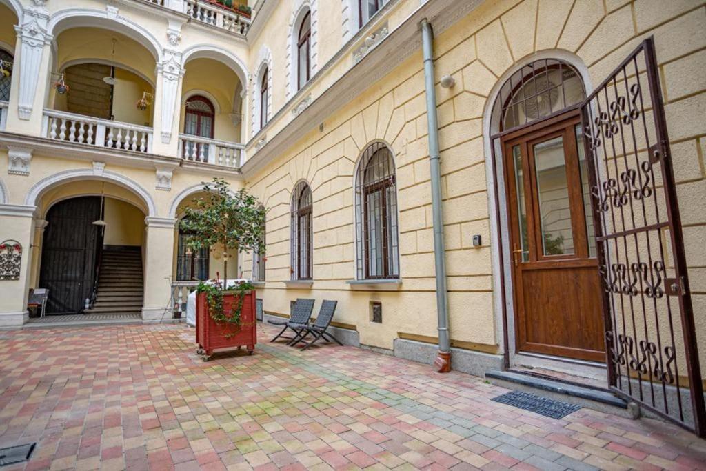 Boutique Apartment In Akacfa Street 부다페스트 외부 사진